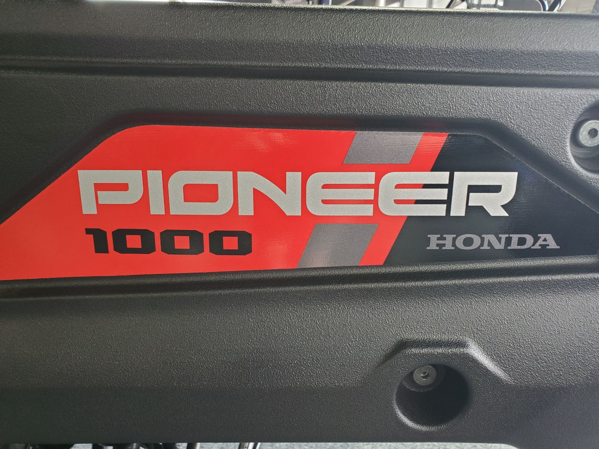 2022 Honda Pioneer 1000 in Sacramento, California - Photo 5