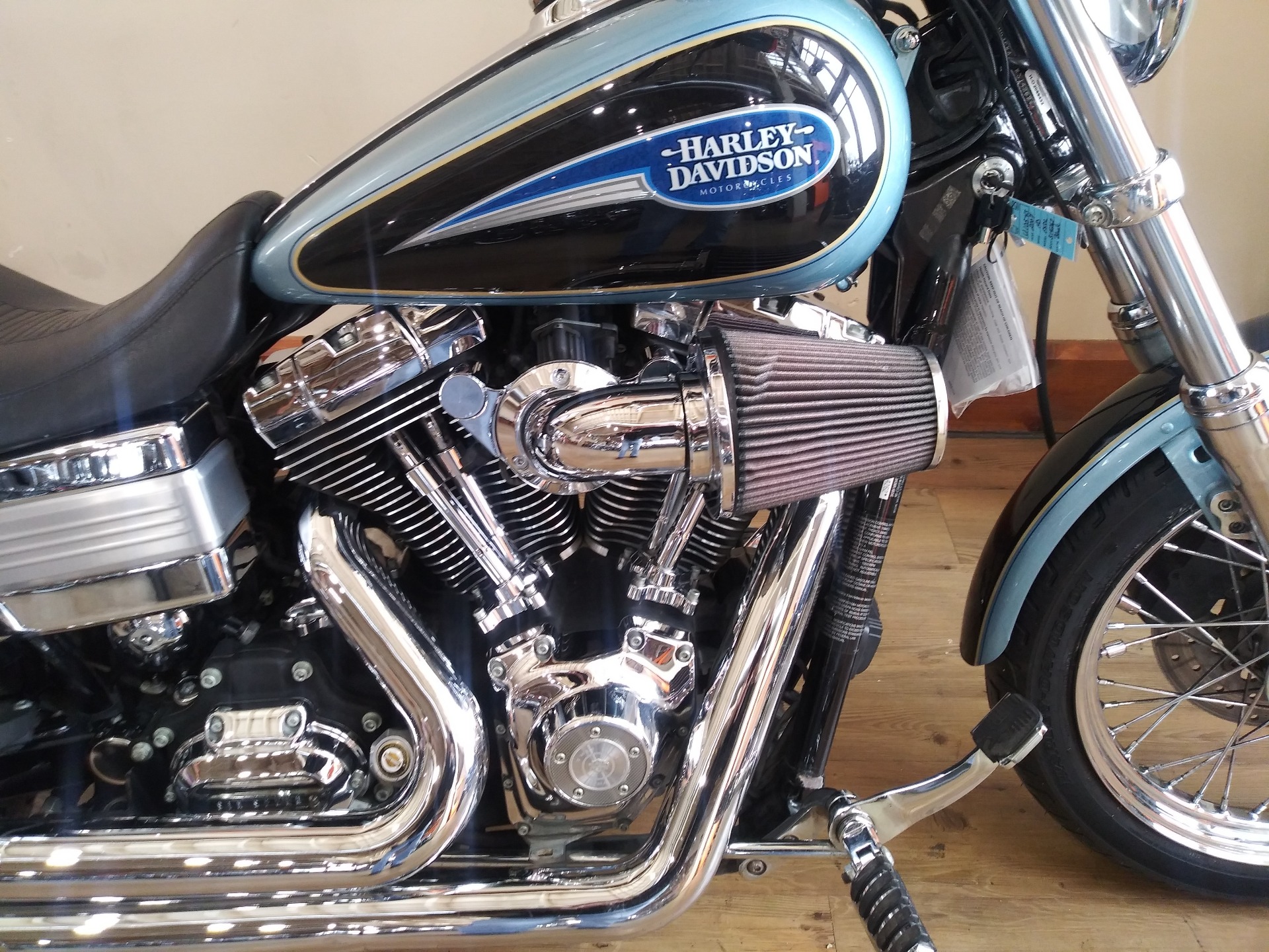 2007 Harley-Davidson Dyna® Low Rider® in Loveland, Colorado - Photo 2