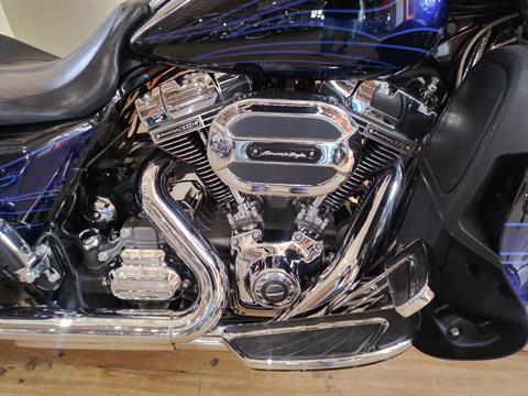 2016 Harley-Davidson CVO™ Street Glide® in Loveland, Colorado - Photo 2