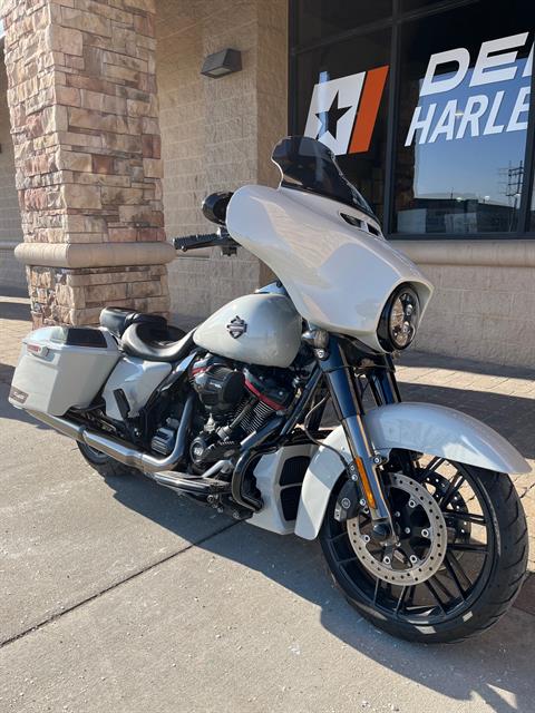 2020 Harley-Davidson CVO™ Street Glide® in Omaha, Nebraska - Photo 2