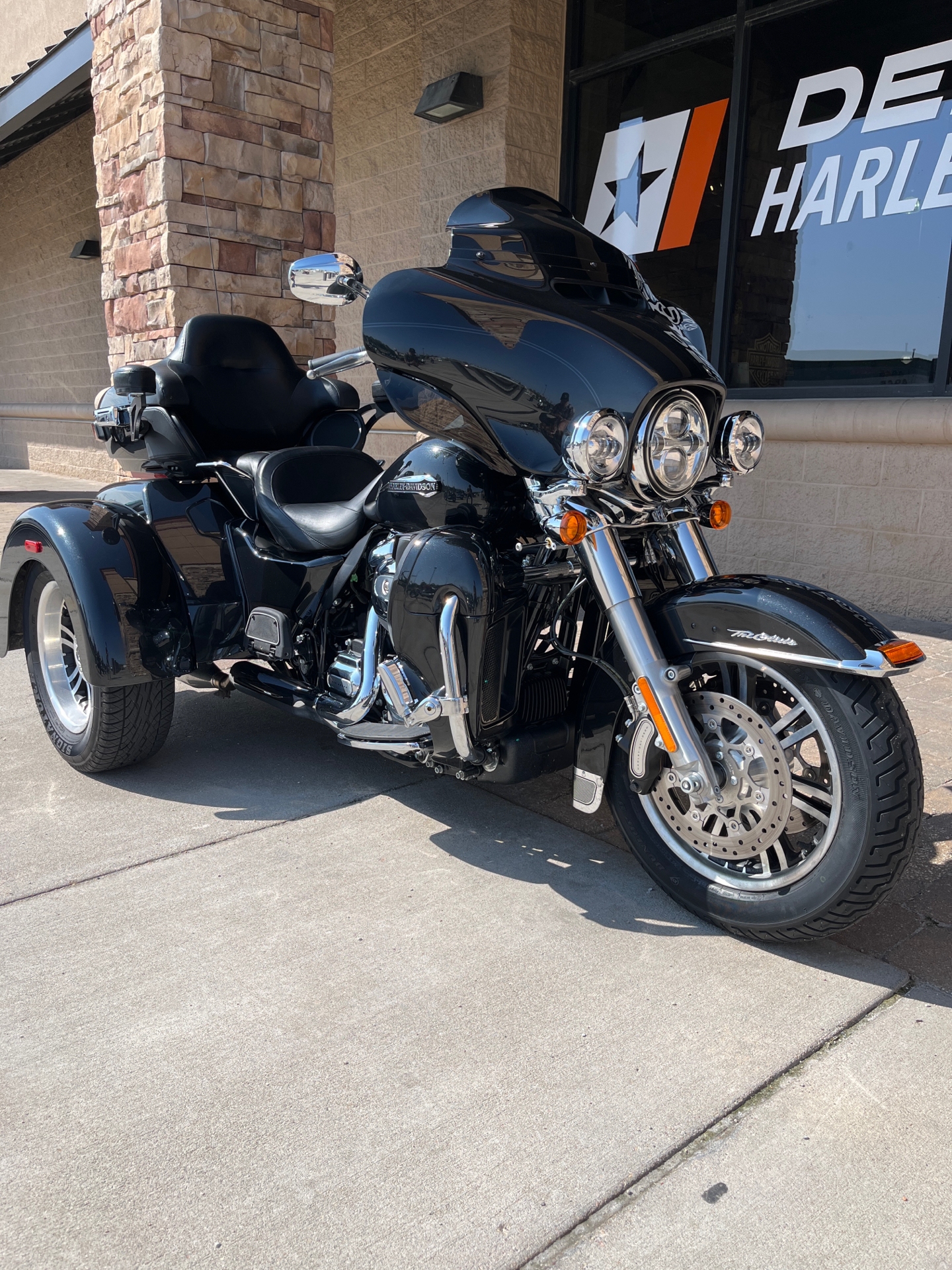 2018 Harley-Davidson Tri Glide® Ultra in Omaha, Nebraska - Photo 2