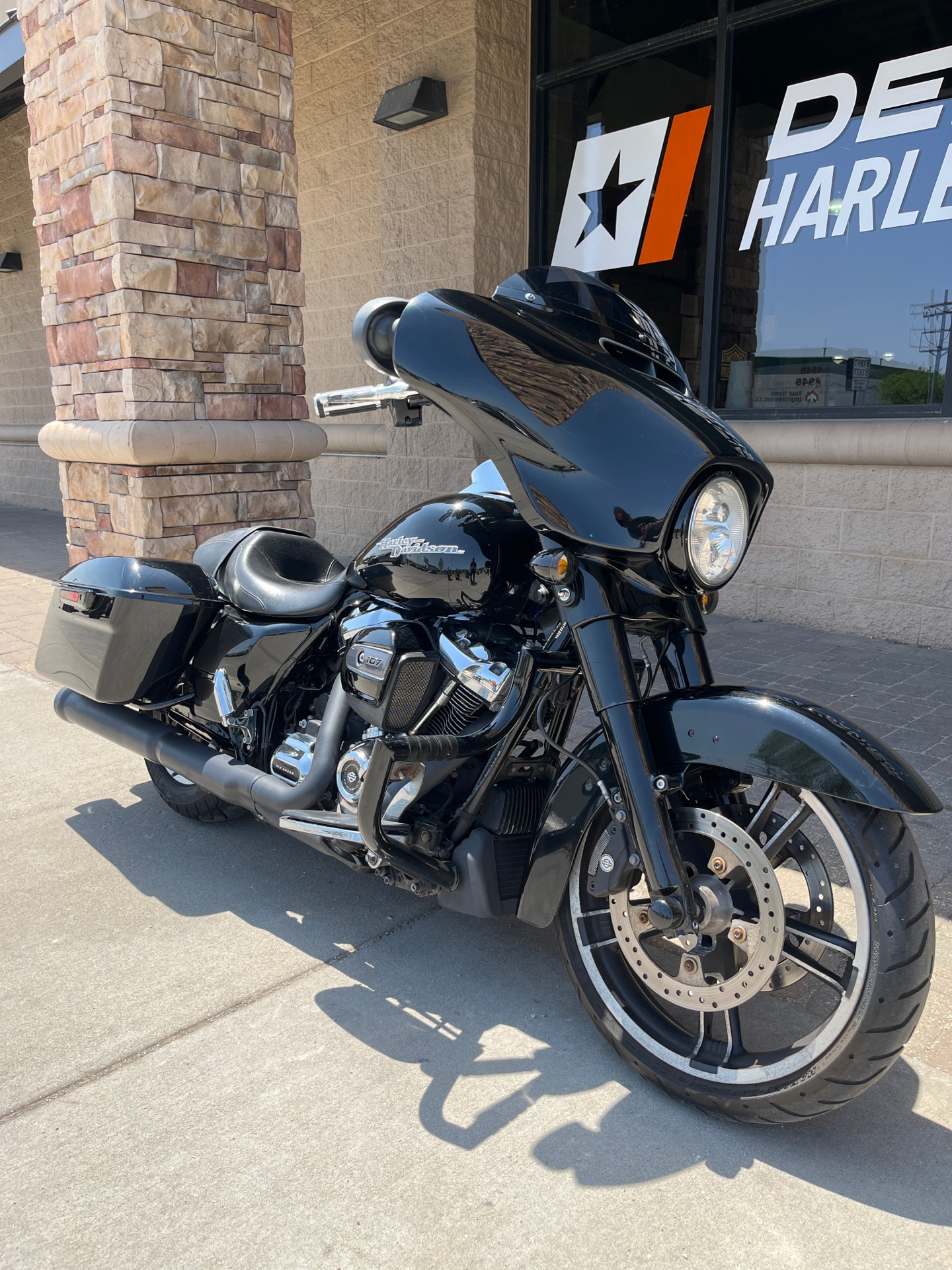 2017 Harley-Davidson Street Glide® in Omaha, Nebraska - Photo 2