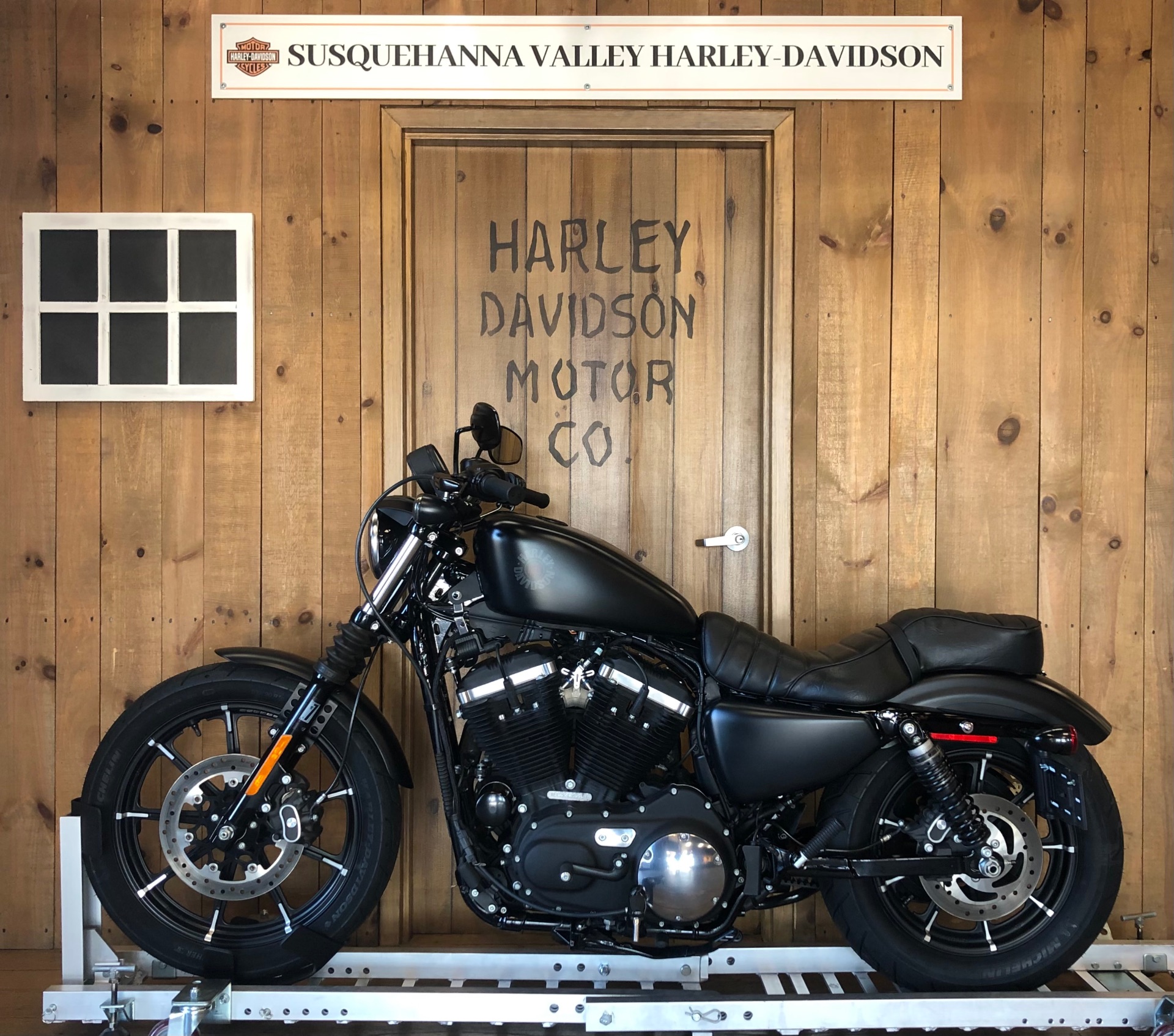 2019 Harley-Davidson Iron 883 in Harrisburg, Pennsylvania - Photo 4