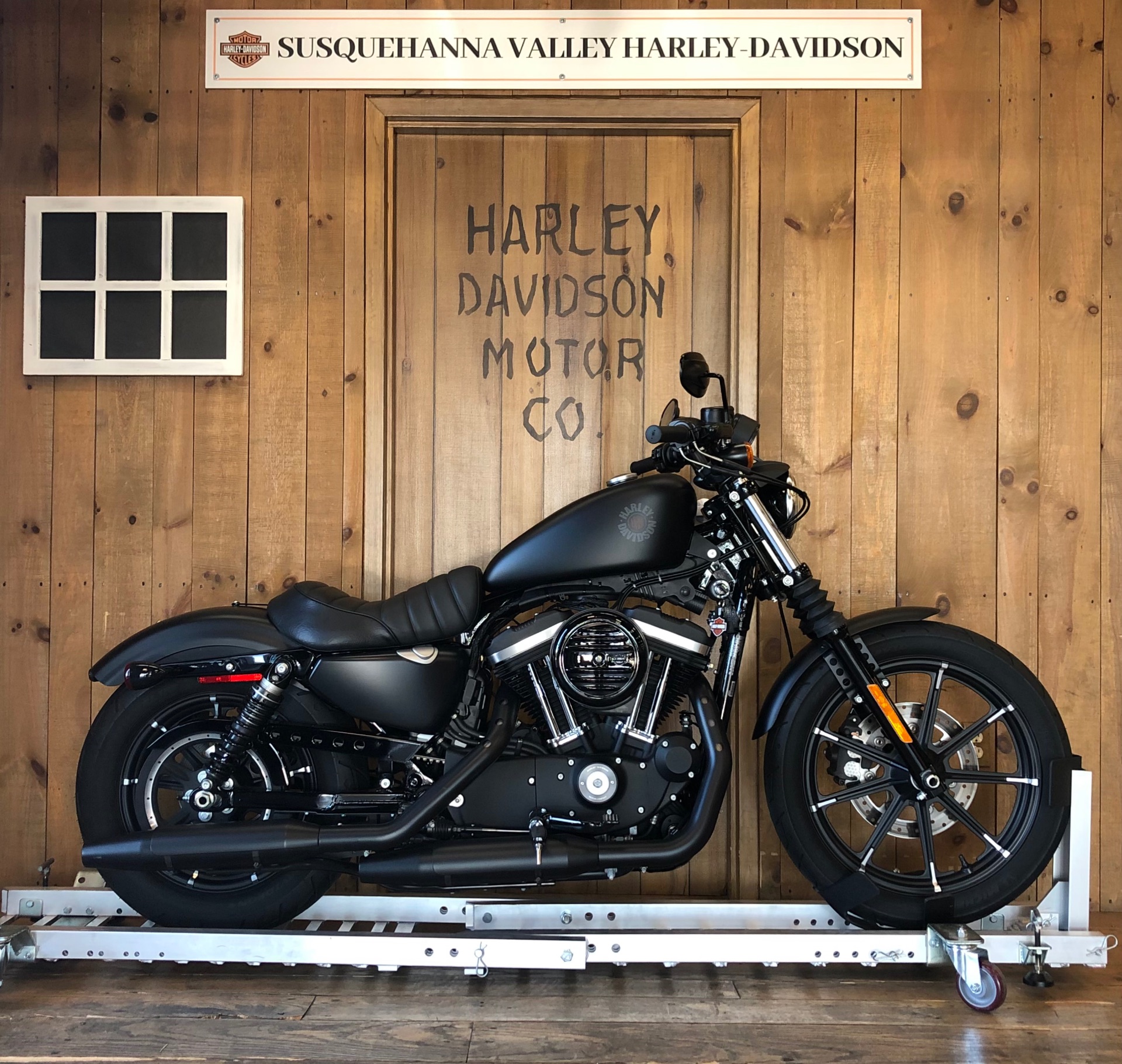 Harley Davidson giới thiệu hai xe dòng Sportser Iron 883 và FortyEight  2016