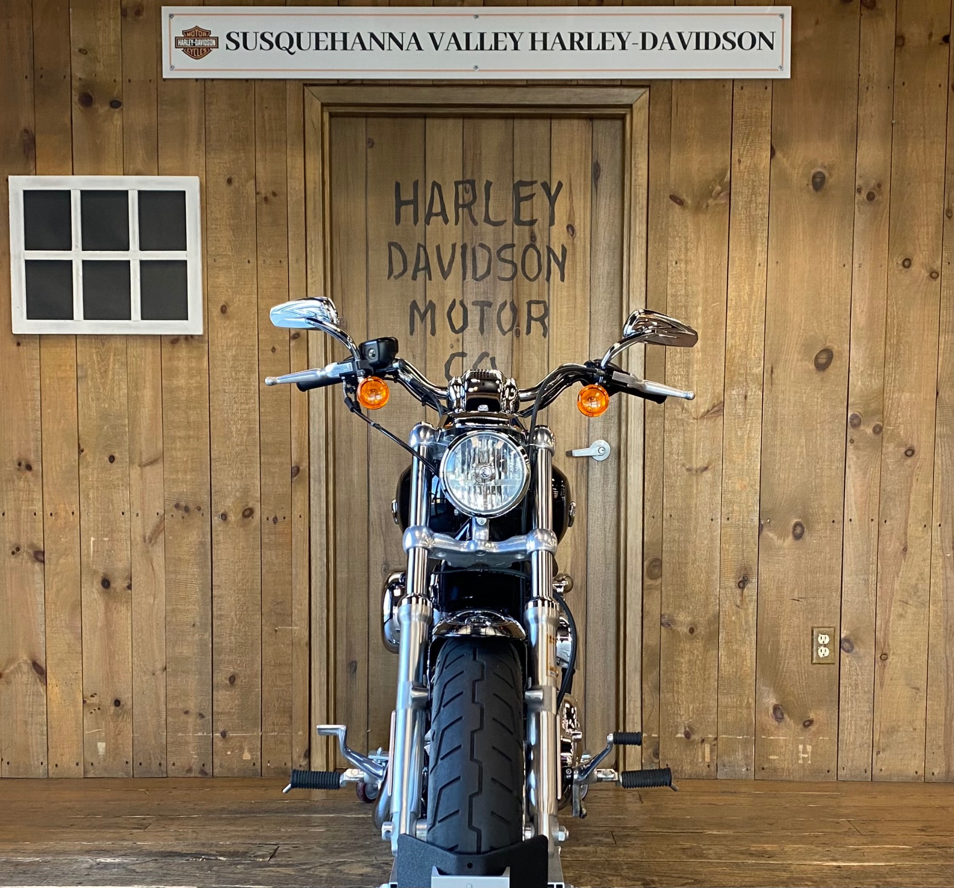 2013 Harley-Davidson 1200 Custom in Harrisburg, Pennsylvania - Photo 4