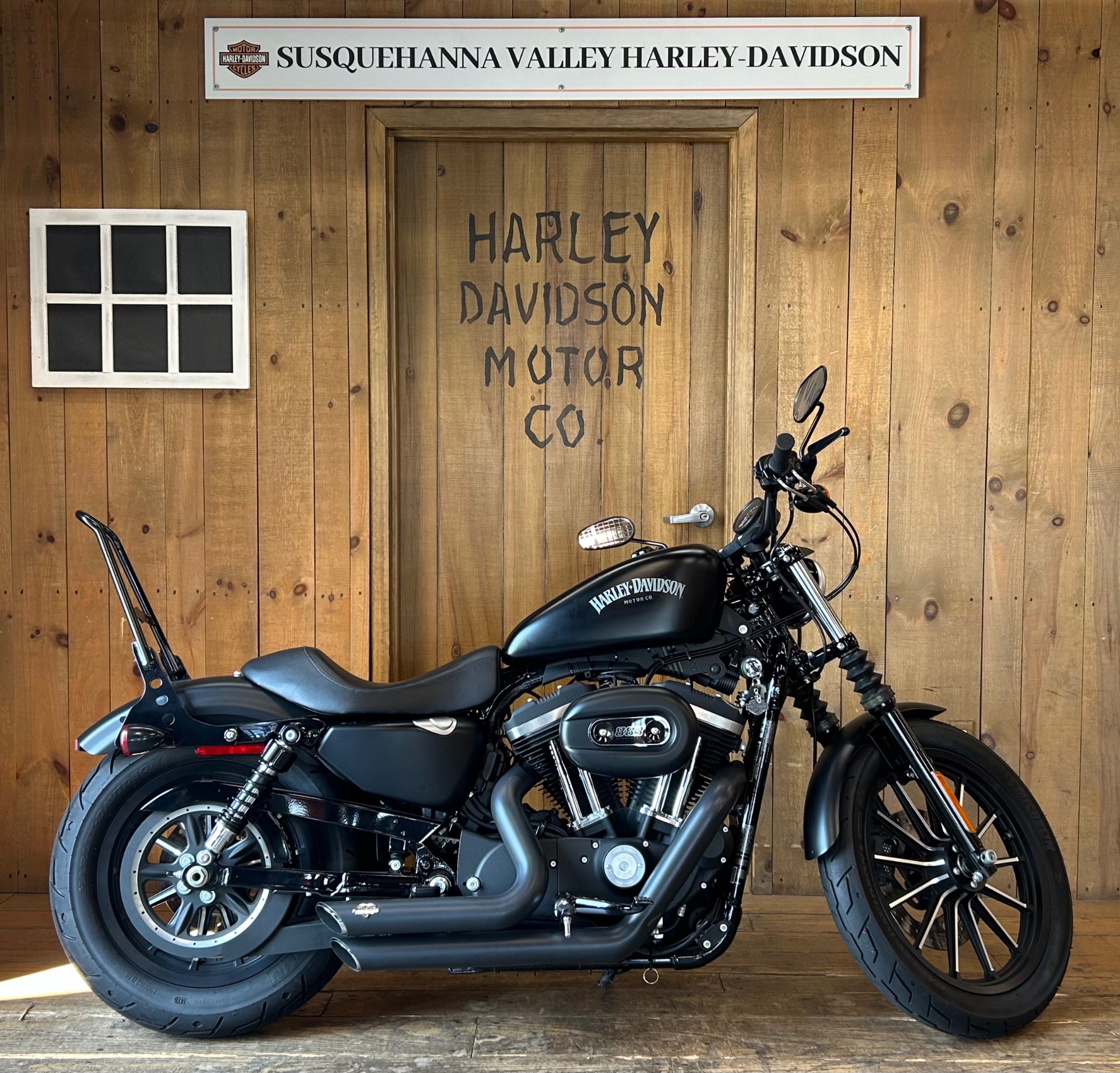 2015 Harley-Davidson Iron 883 in Harrisburg, Pennsylvania - Photo 1