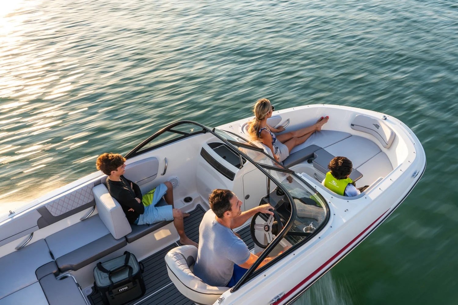 2025 Bayliner VR4 Outboard in Suamico, Wisconsin - Photo 11