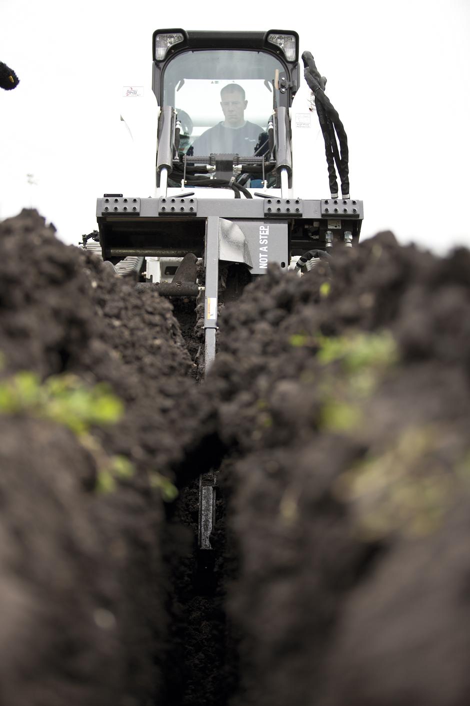 2017 Bobcat LT213 Trencher in Paso Robles, California - Photo 8