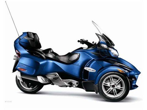 2010 Can-Am Spyder® RT Audio & Convenience SE5 in Lancaster, New Hampshire - Photo 2