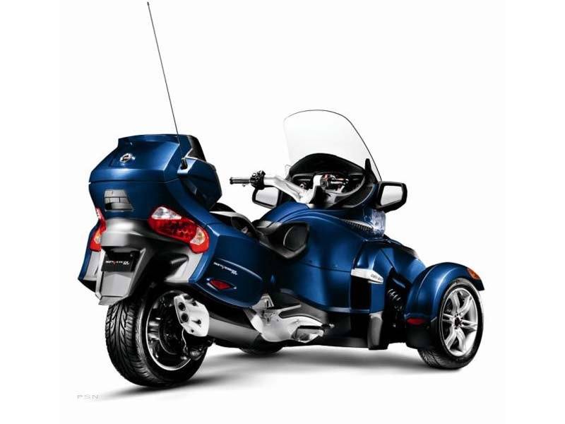 2010 Can-Am Spyder® RT Audio & Convenience SE5 in Lancaster, New Hampshire - Photo 5
