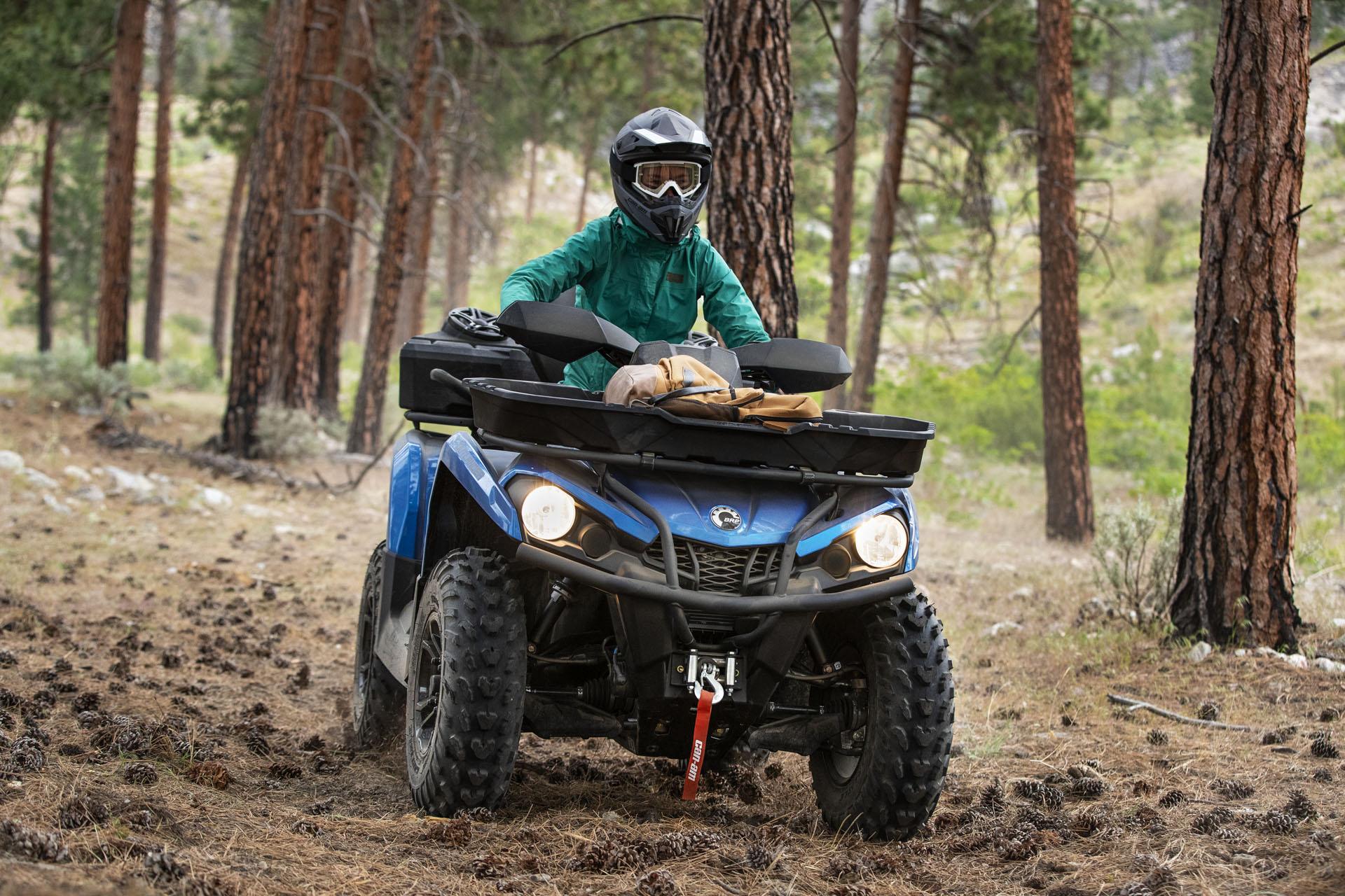 2022 Can-Am Outlander MAX XT 570 in Shawano, Wisconsin - Photo 3