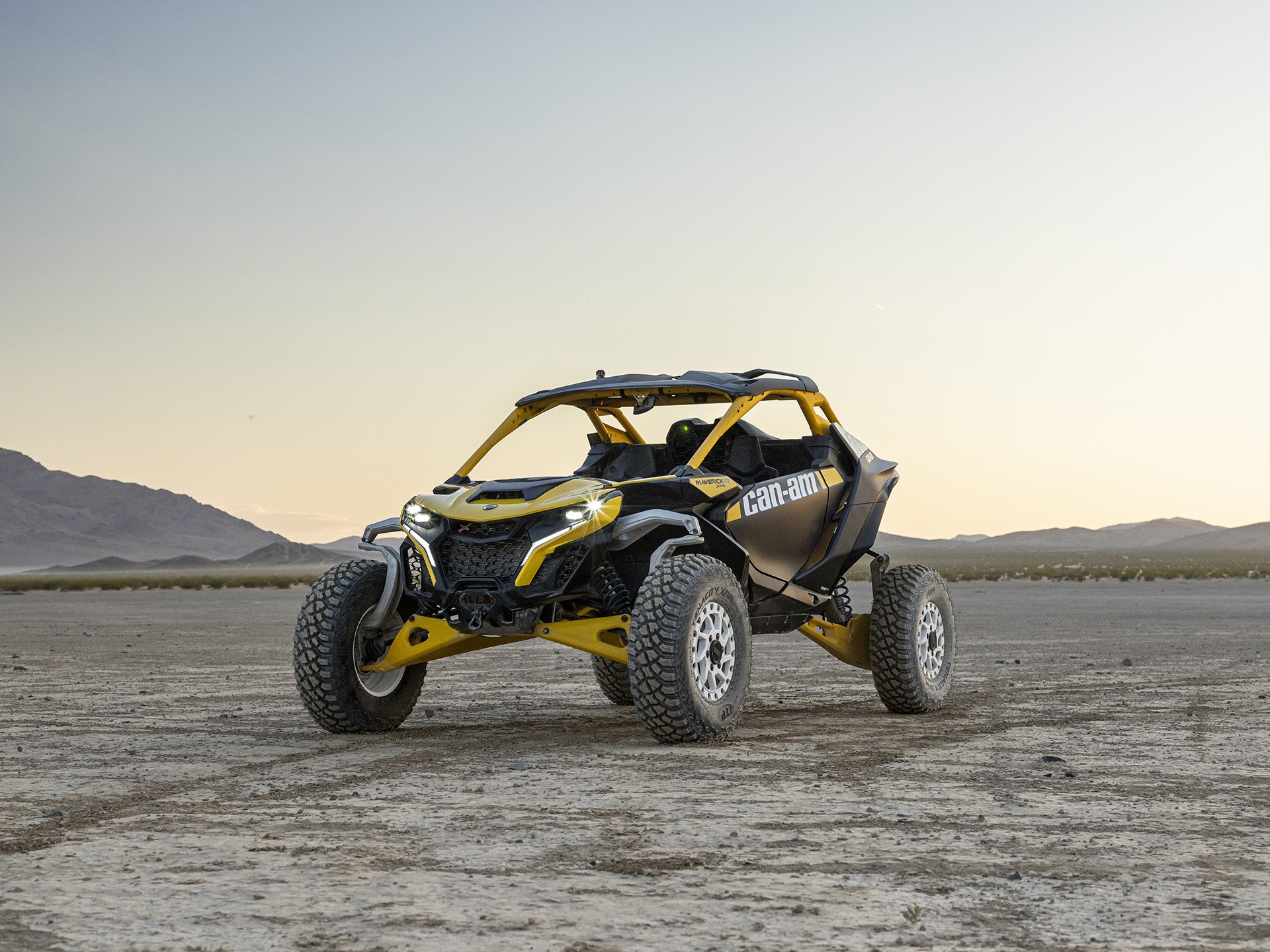 2024 Can-Am Maverick R X RS with Smart-Shox 999T DCT in Tyler, Texas - Photo 18