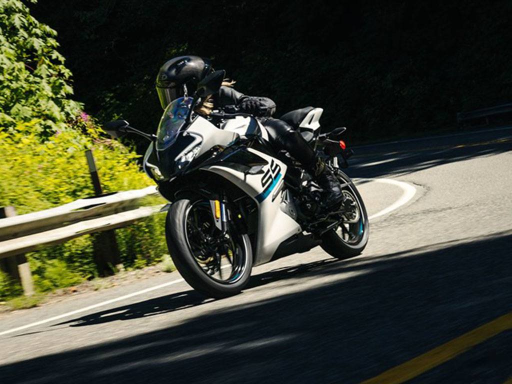 2024 CFMOTO 300SS in New Haven, Vermont - Photo 14
