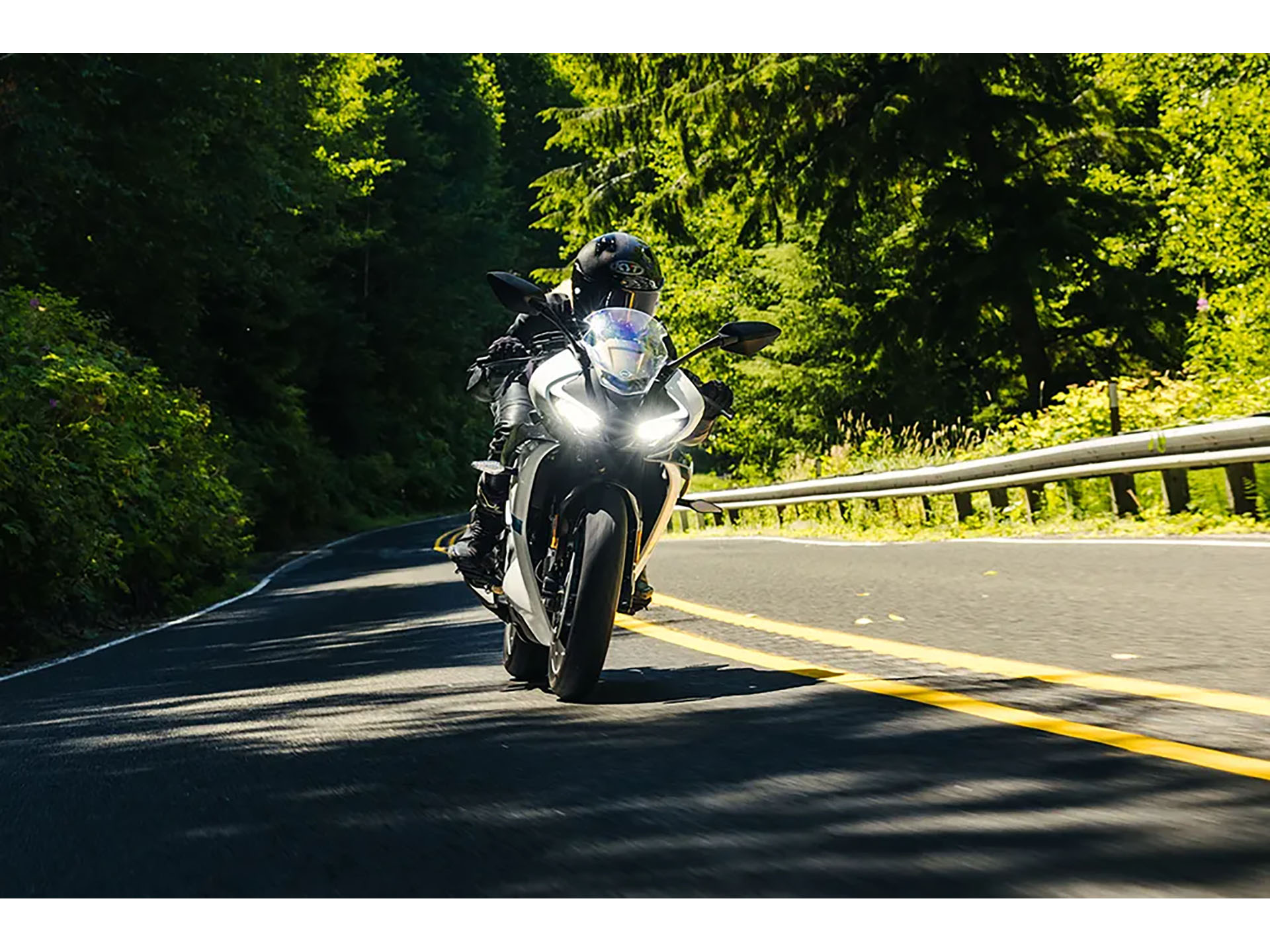 2025 CFMOTO 300SS in Foxboro, Massachusetts - Photo 11