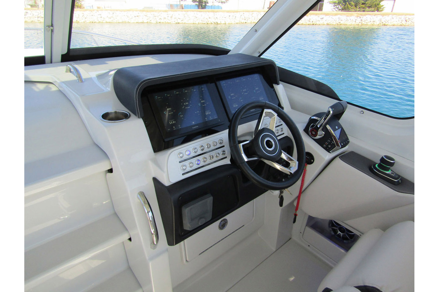 2024 Crownline 310 CRX in West Monroe, Louisiana - Photo 9