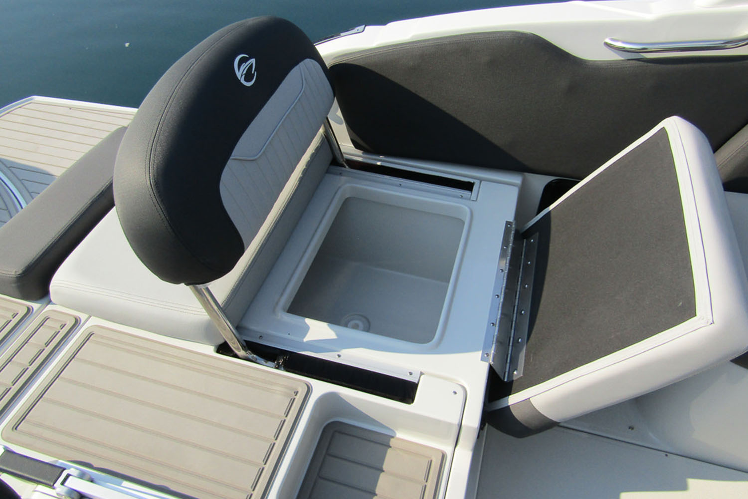 2025 Crownline 330 XSS in West Monroe, Louisiana - Photo 18