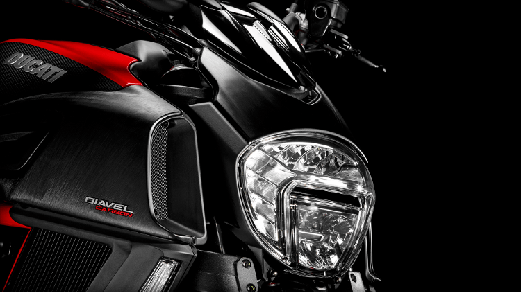 2015 Ducati Diavel Carbon in Denver, Colorado - Photo 6