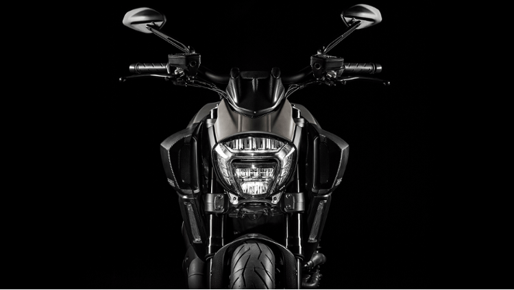 2015 Ducati Diavel Titanium in Springfield, Missouri - Photo 16