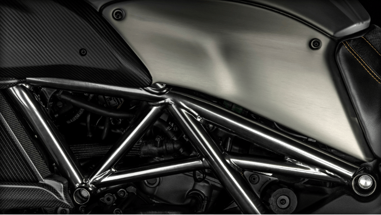 2015 Ducati Diavel Titanium in Springfield, Missouri - Photo 21