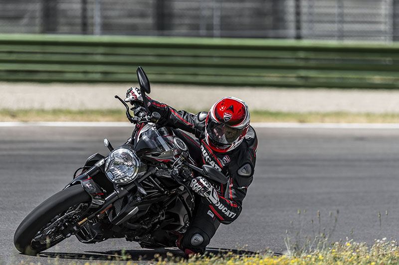 2019 Ducati Monster 1200 R in Columbus, Ohio - Photo 16