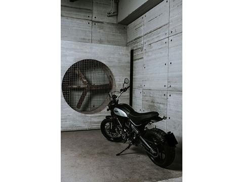 2022 Ducati Scrambler Icon Dark in Albany, New York - Photo 10