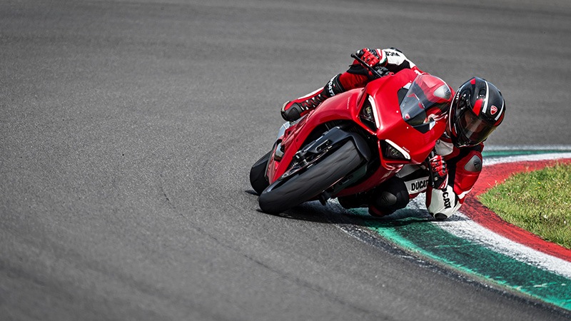 2022 Ducati Panigale V2 in Fort Montgomery, New York - Photo 9