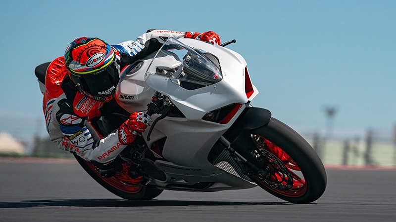 2022 Ducati Panigale V2 in Fort Montgomery, New York - Photo 11