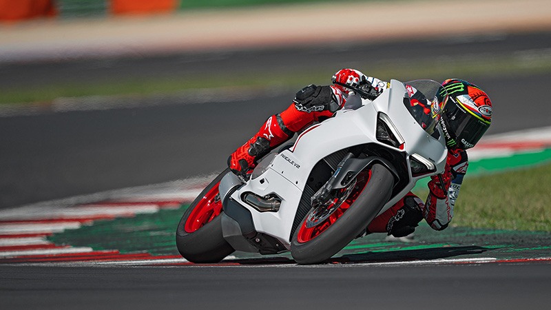 2022 Ducati Panigale V2 in New Haven, Vermont - Photo 15