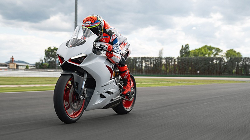 2022 Ducati Panigale V2 in Fort Montgomery, New York - Photo 17