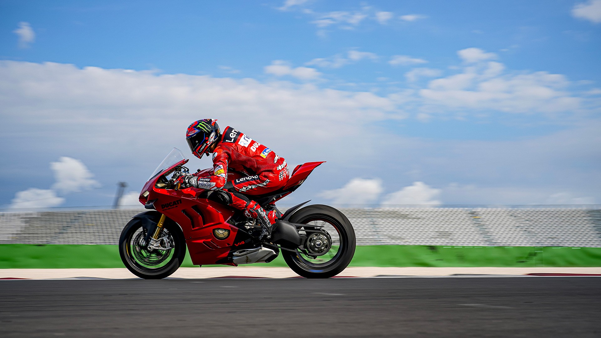 2022 Ducati Panigale V4 S in Fort Montgomery, New York