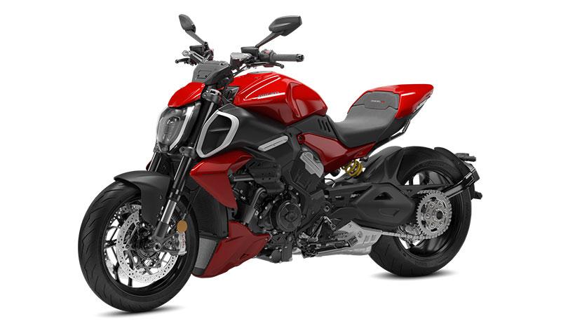 2023 Ducati Diavel V4 in New Haven, Connecticut - Photo 4