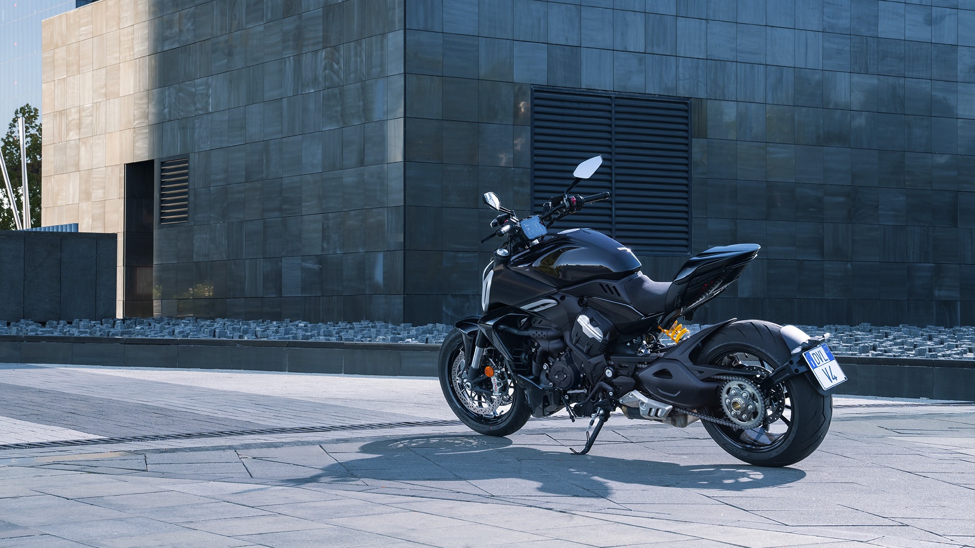 2023 Ducati Diavel V4 in New Haven, Connecticut - Photo 10