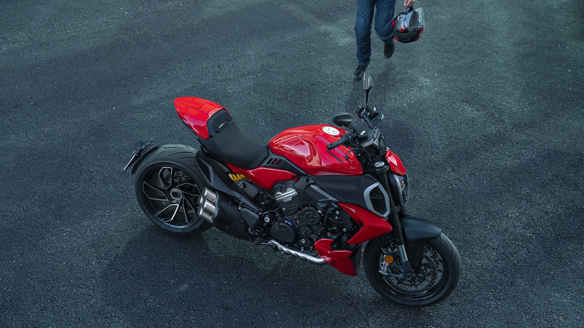 2023 Ducati Diavel V4 in New Haven, Connecticut - Photo 11