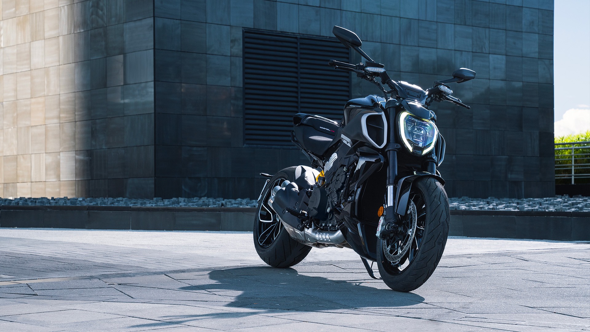 2023 Ducati Diavel V4 in New Haven, Connecticut - Photo 12