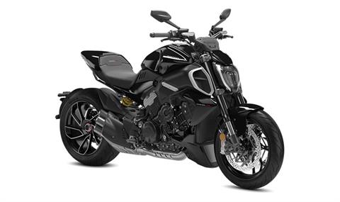 2023 Ducati Diavel V4 in Albany, New York - Photo 3