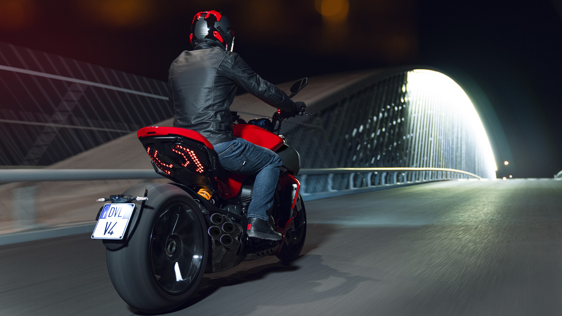 2023 Ducati Diavel V4 in New Haven, Connecticut - Photo 6