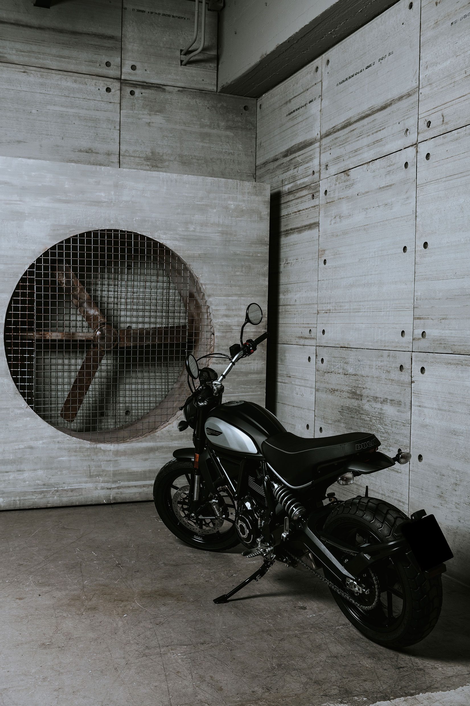 2023 Ducati Scrambler Icon Dark in Santa Rosa, California - Photo 9