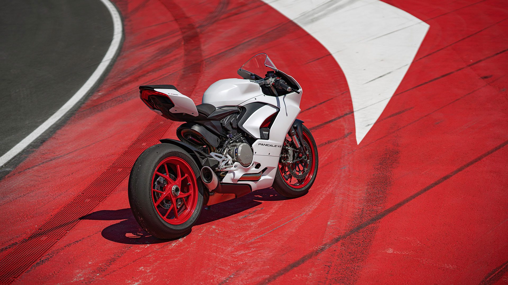 2023 Ducati Panigale V2 in New Haven, Vermont - Photo 2