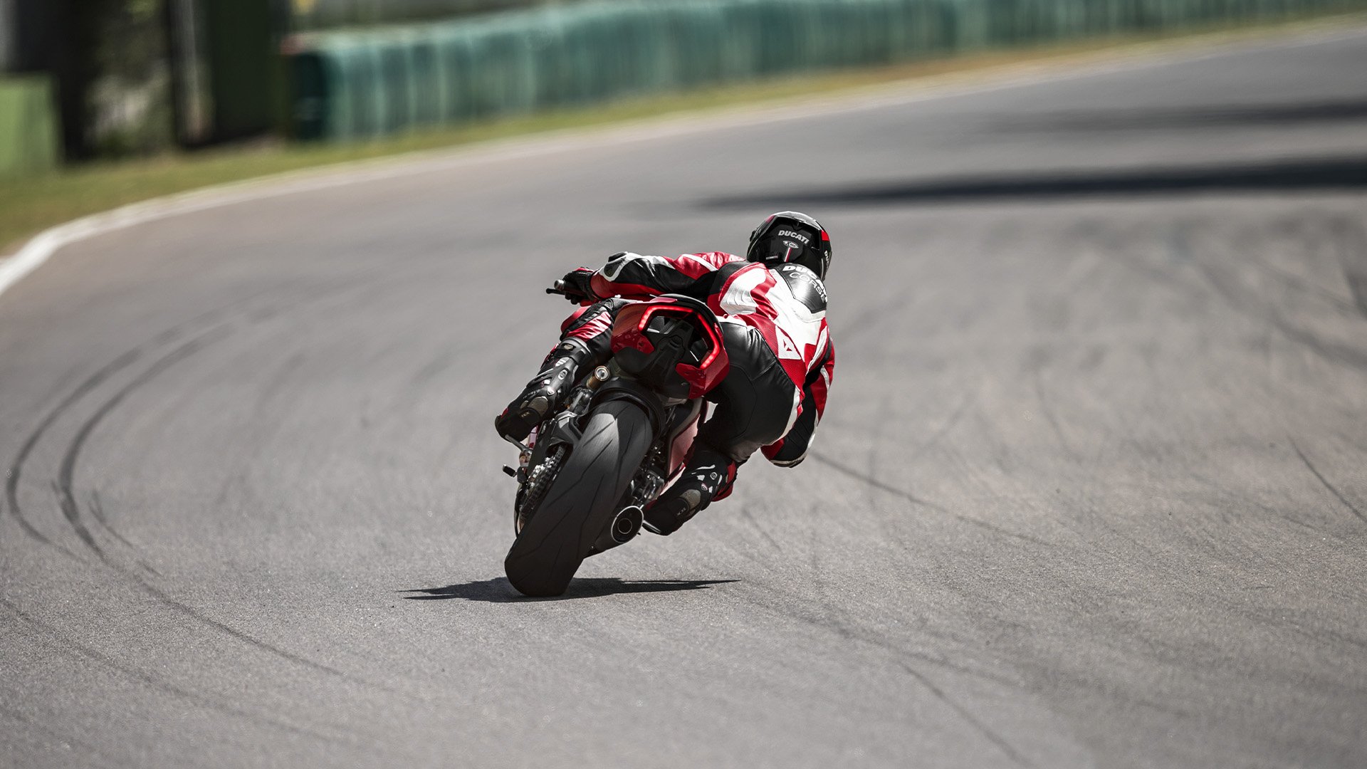 2023 Ducati Panigale V2 in New Haven, Vermont - Photo 8