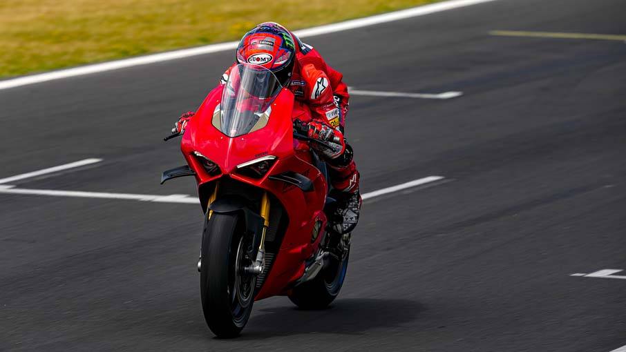 2023 Ducati Panigale V4 in Fort Montgomery, New York - Photo 2
