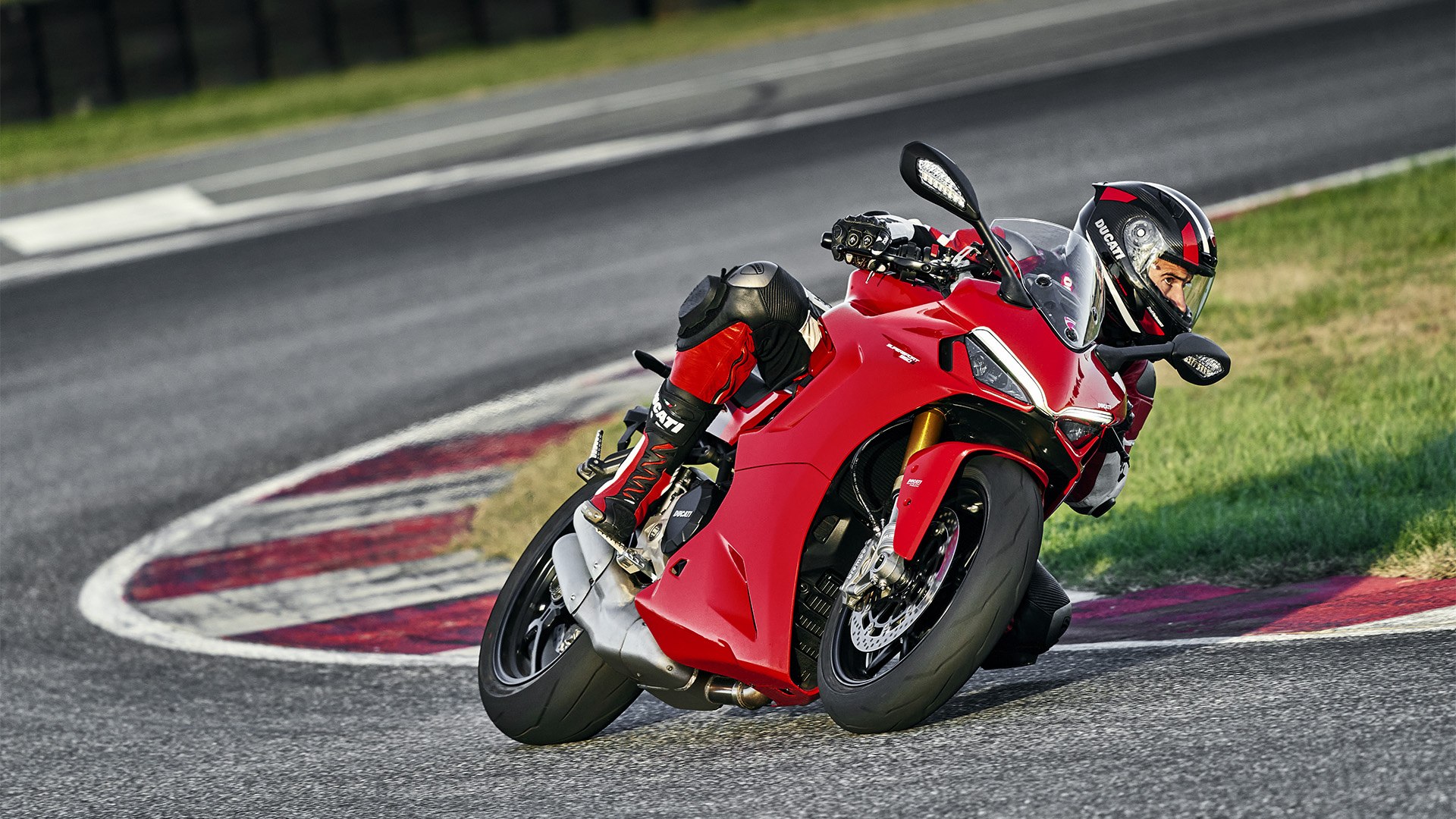 2023 Ducati SuperSport 950 S in Saint Louis, Missouri