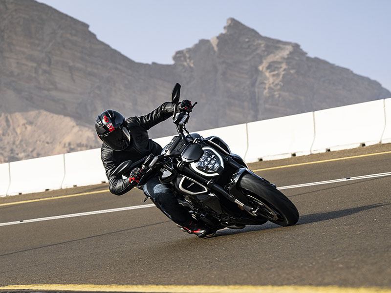 2024 Ducati Diavel V4 in Albuquerque, New Mexico - Photo 32