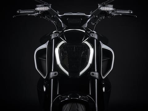 2024 Ducati Diavel V4 in New Haven, Connecticut - Photo 10