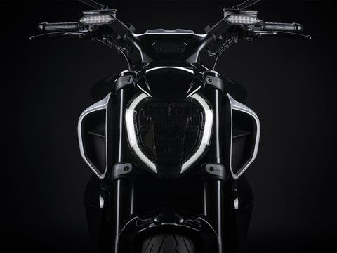 2025 Ducati Diavel V4 in Santa Rosa, California - Photo 10