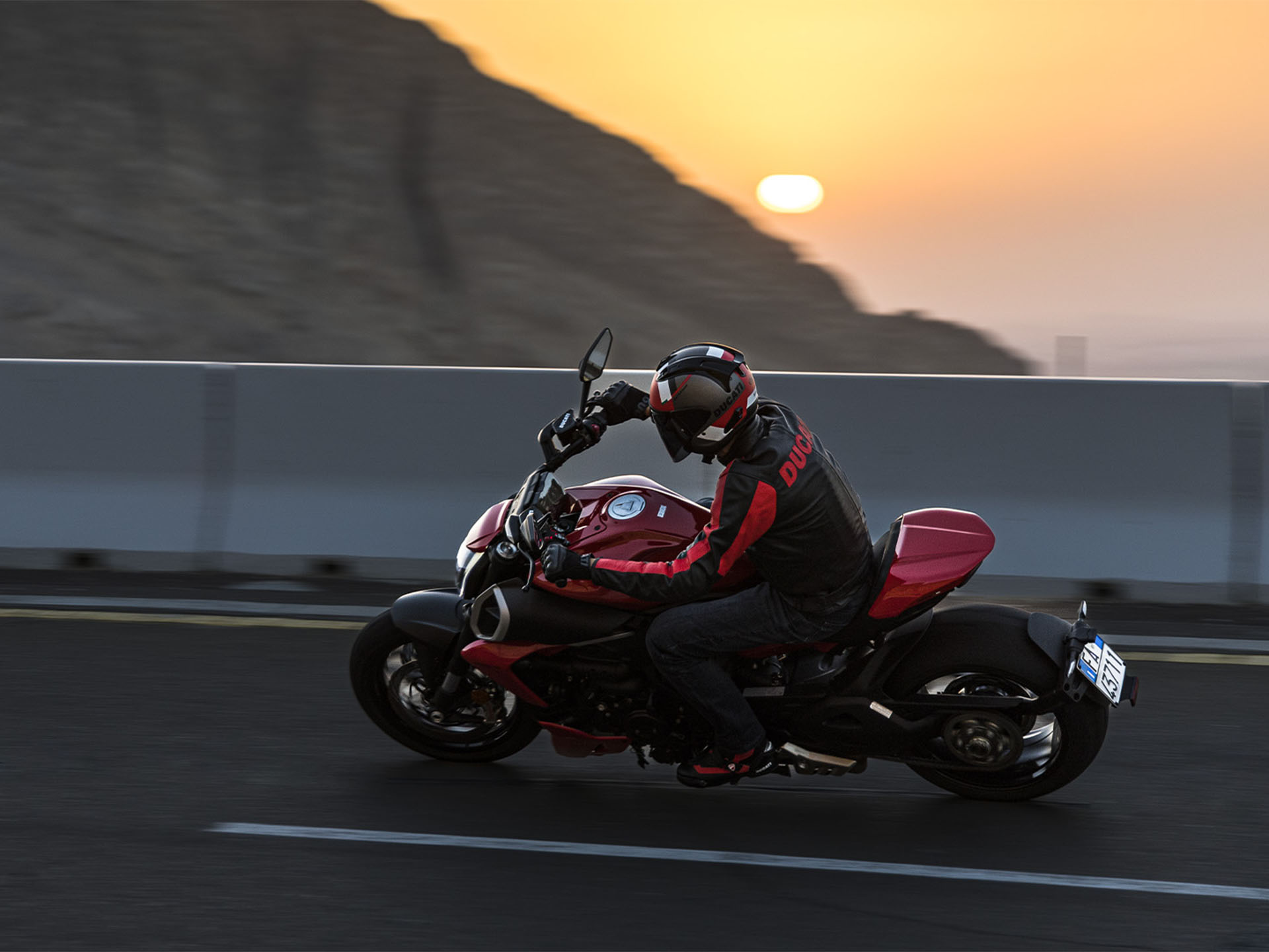 2025 Ducati Diavel V4 in Santa Rosa, California - Photo 16