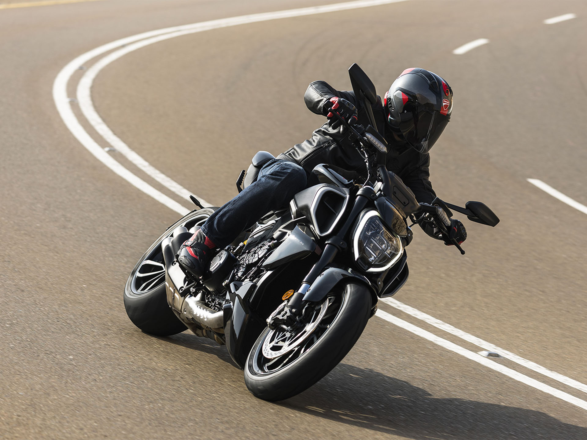 2025 Ducati Diavel V4 in Greer, South Carolina - Photo 17