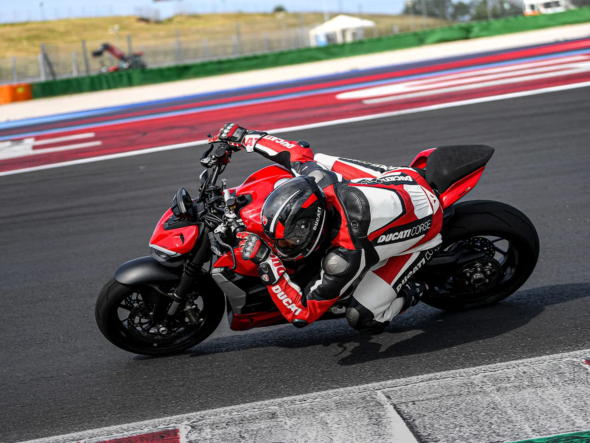 2025 Ducati Streetfighter V2 in West Allis, Wisconsin - Photo 9