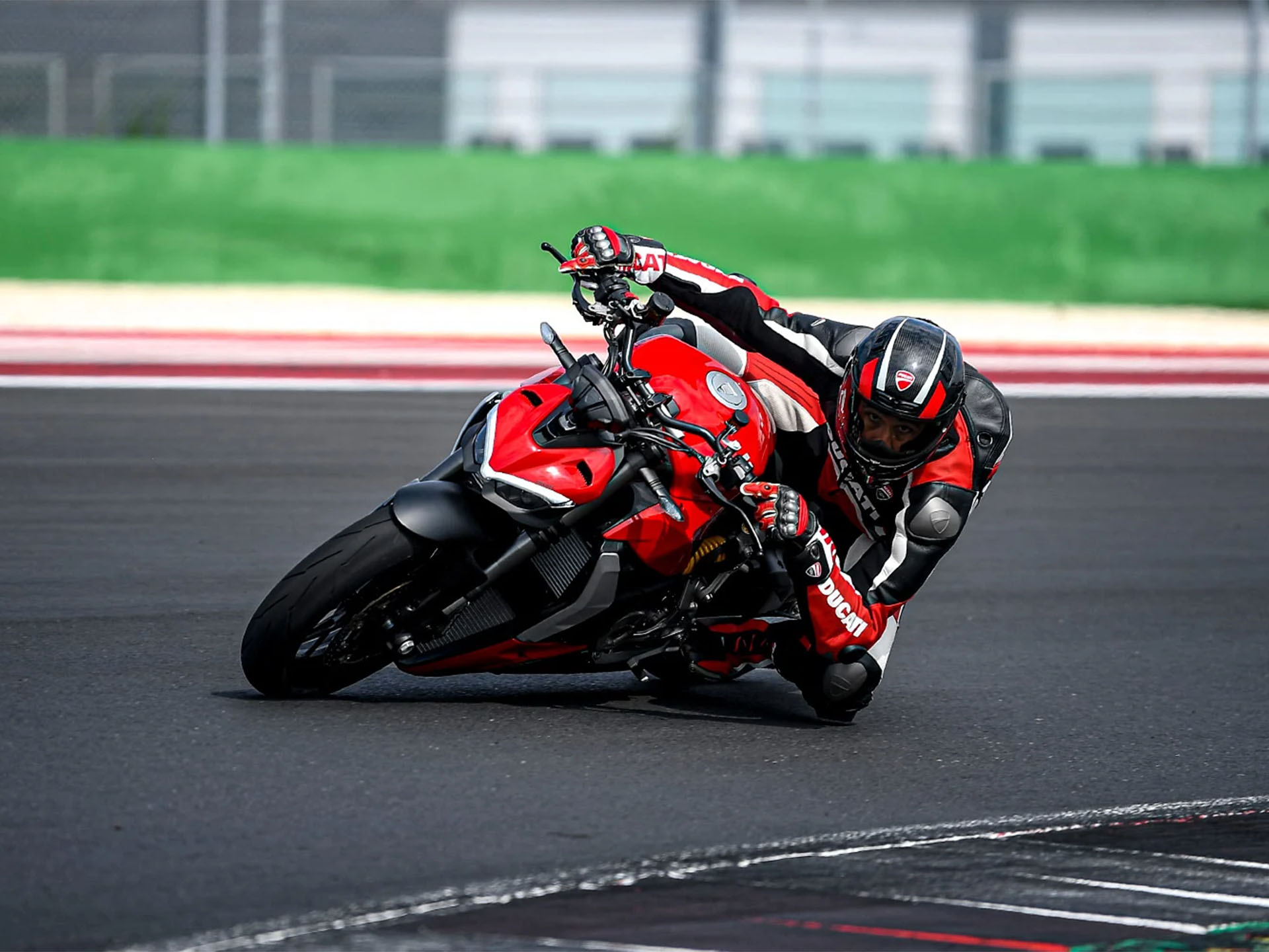 2025 Ducati Streetfighter V2 in Santa Rosa, California - Photo 10