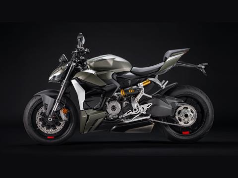 2025 Ducati Streetfighter V2 in Saint Louis, Missouri - Photo 2