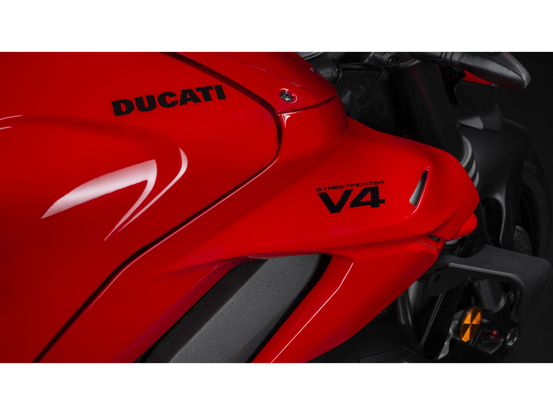 2025 Ducati Streetfighter V4 in Saint Louis, Missouri - Photo 8